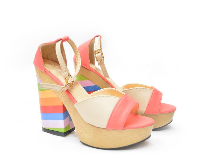 http://www.standard-shoes.ro/incaltaminte-dama/sandale-toc/sandale-venus-multicolor.html
